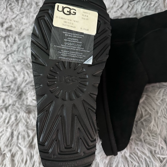 Girls Black Suede UGG Boots - Picture 4 of 8